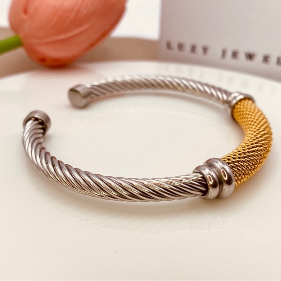 Luzy Jewelry Jewelry - 18K Gold Titanium Minimalist Open Bangle Cuff